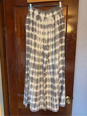 CHARLIE B Gray and White Smocked Waist Pants